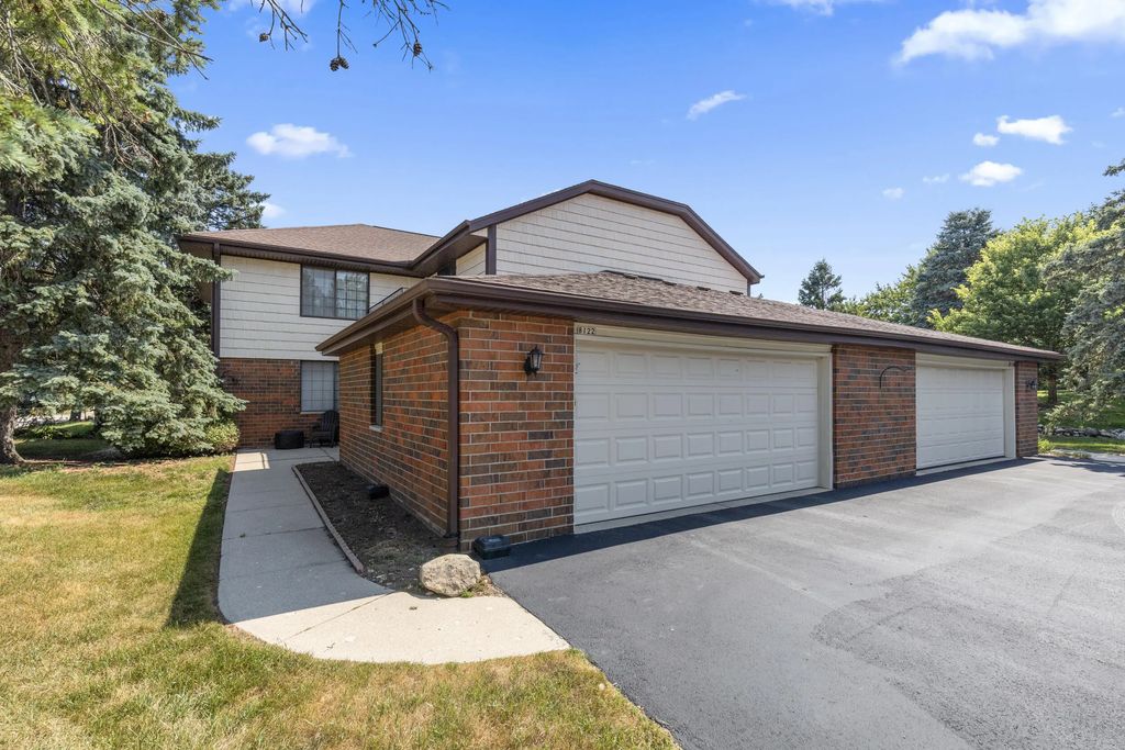 8122 S Legend Dr, Franklin