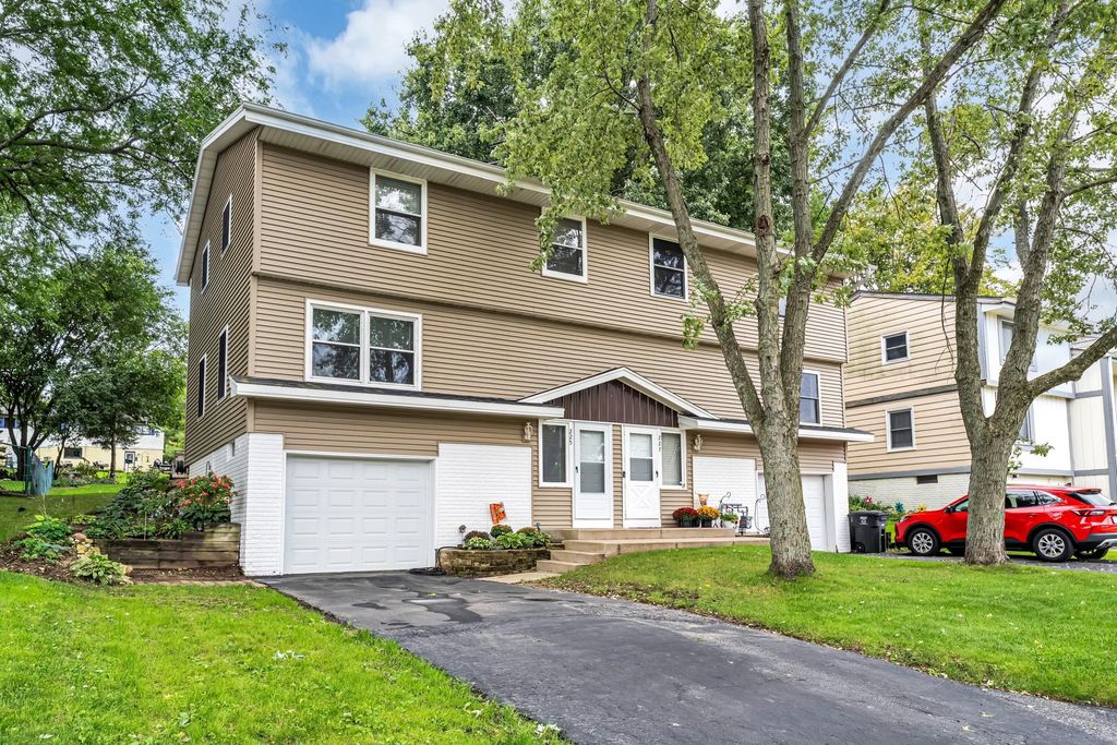 225 Mcdivitt Ln B, Mukwonago