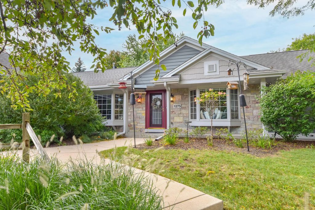 1275 Ridge Rd, Brookfield