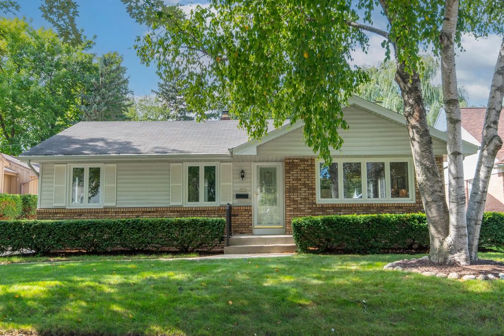 551 N 93rd St, Milwaukee
