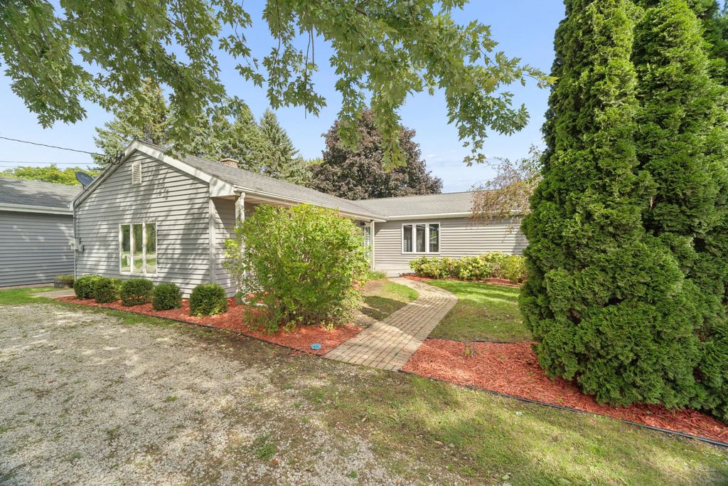 N7869 Lakeshore Dr, Friendship