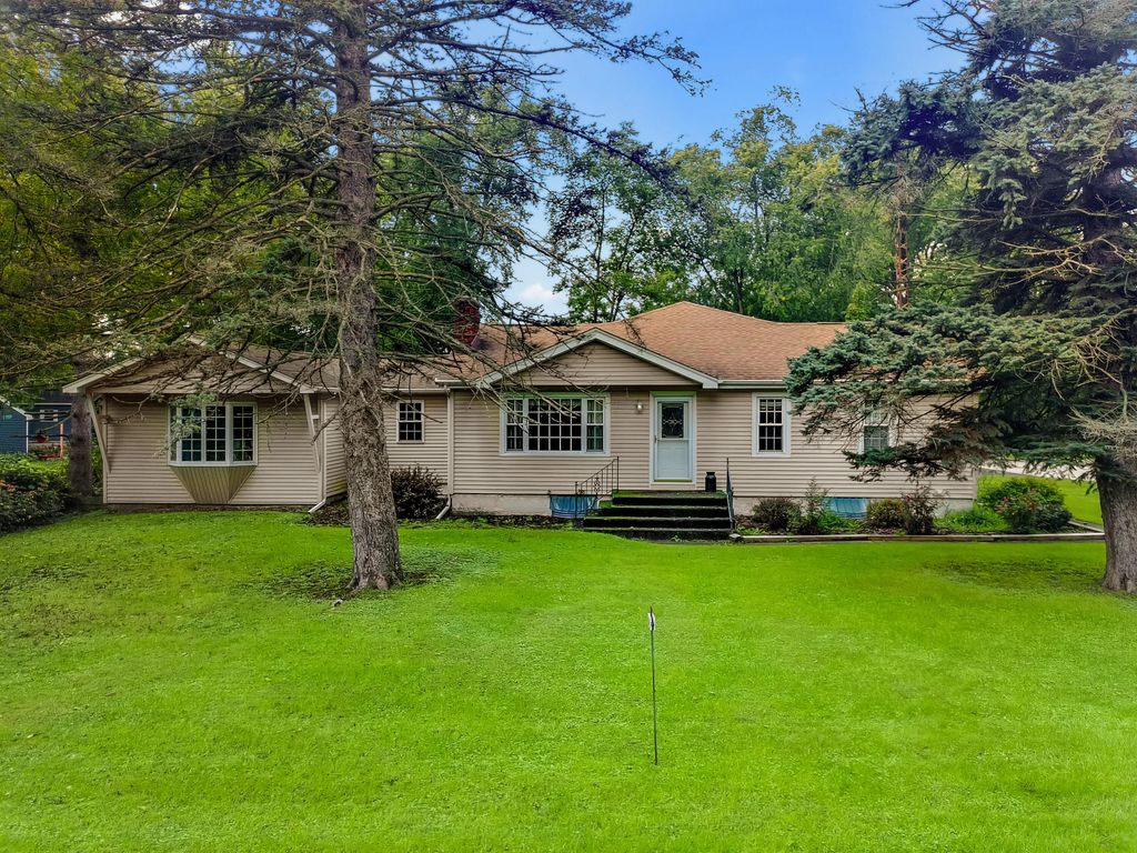 N1409 N Hillside Blvd, Bloomfield
