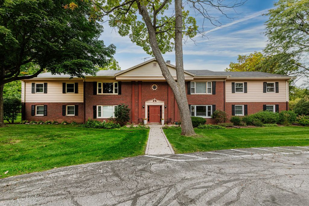 13370 W Bluemound Rd 3, Elm Grove