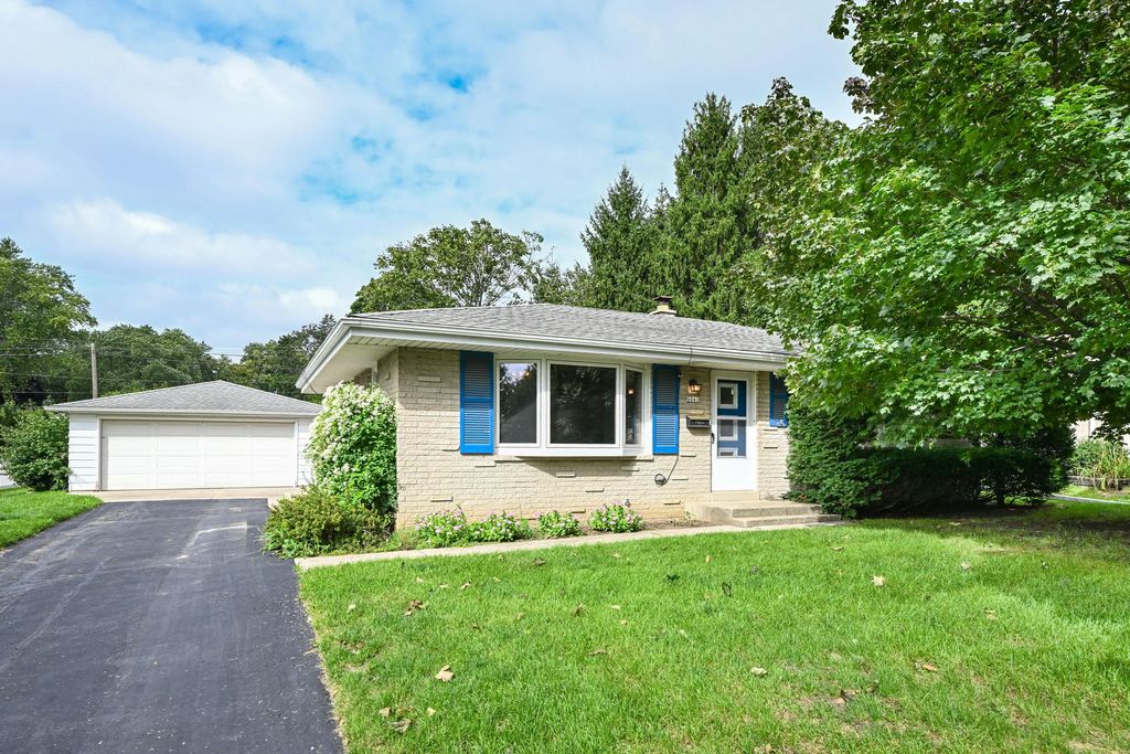 6041 Doyle St, Greendale