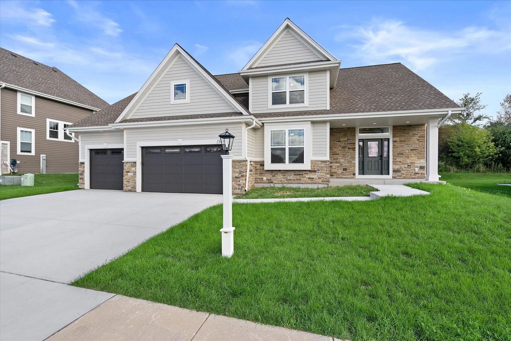 1344 Mohican Trl, Waukesha