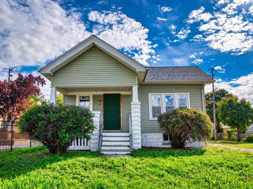 5742 N 43rd St, Milwaukee
