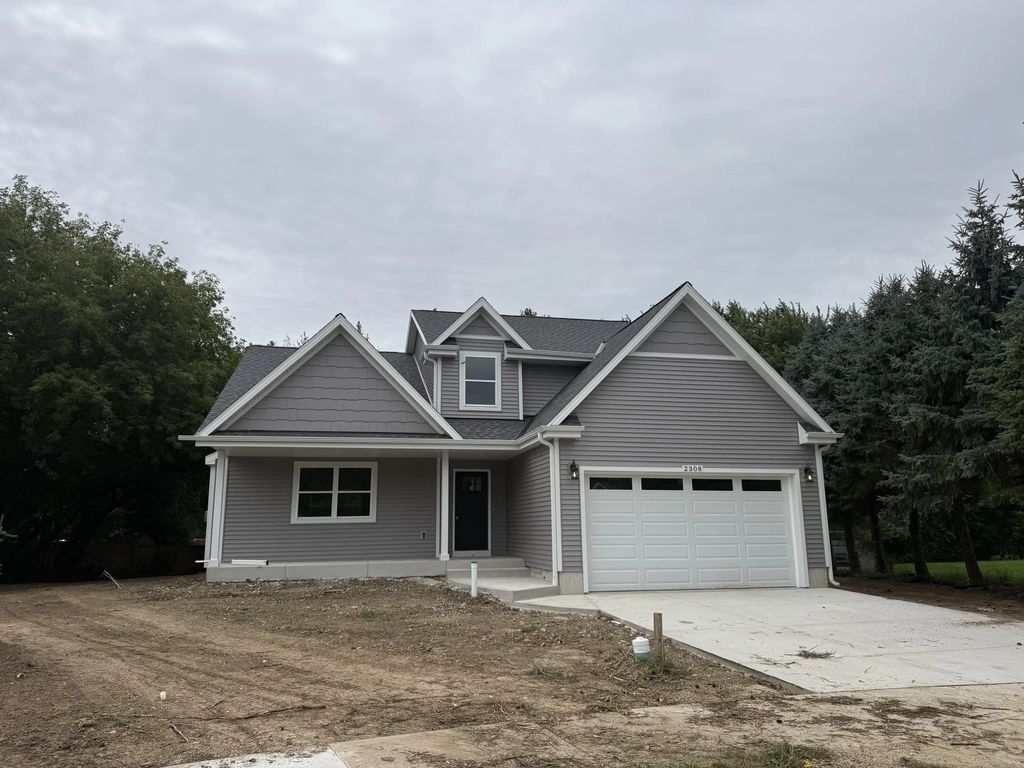 2308 Finch Ct, Waukesha