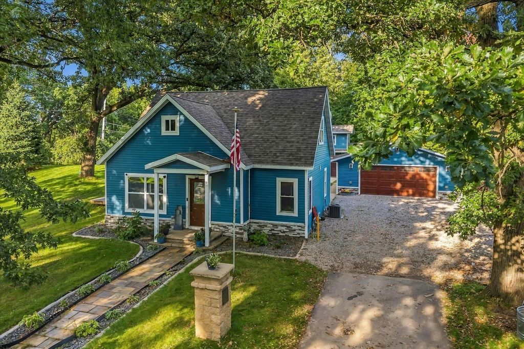 N8016 Hubert Dr, Beaver Dam