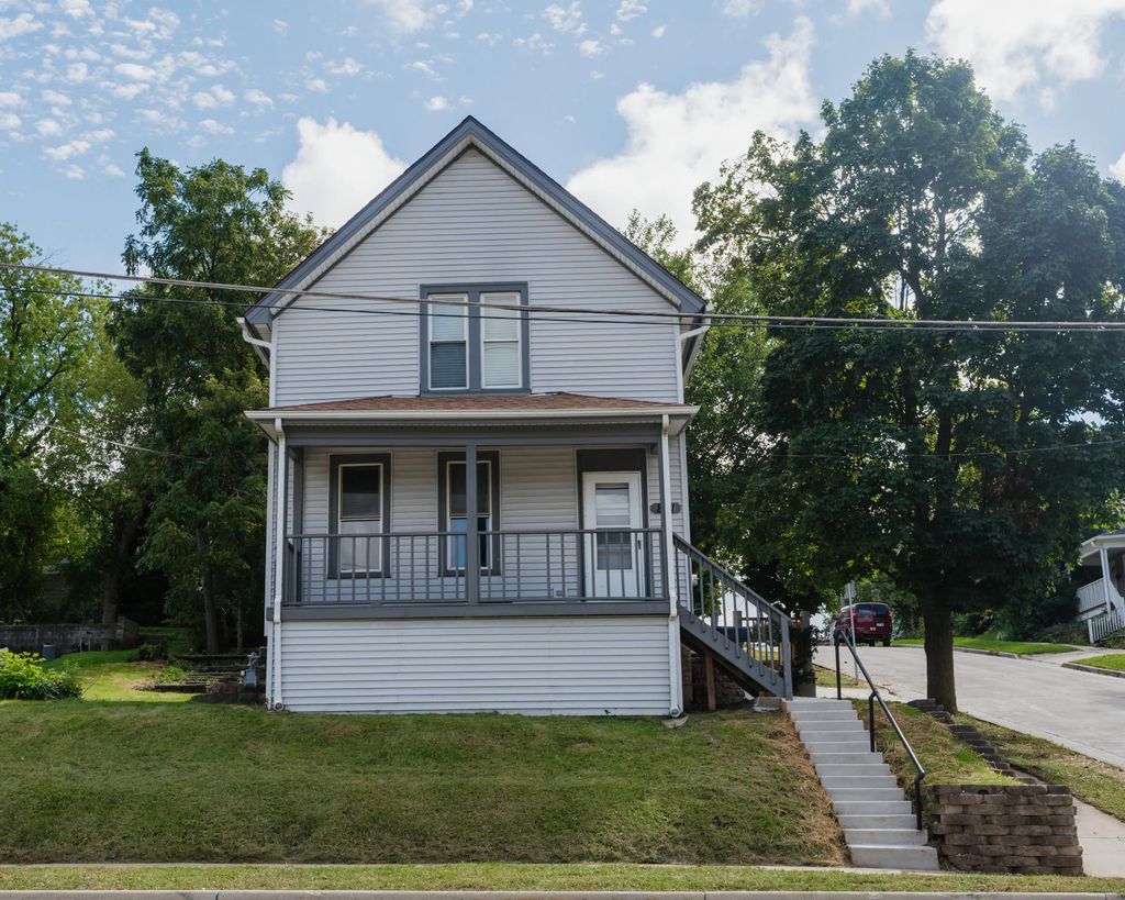 801 E Main St, Waukesha