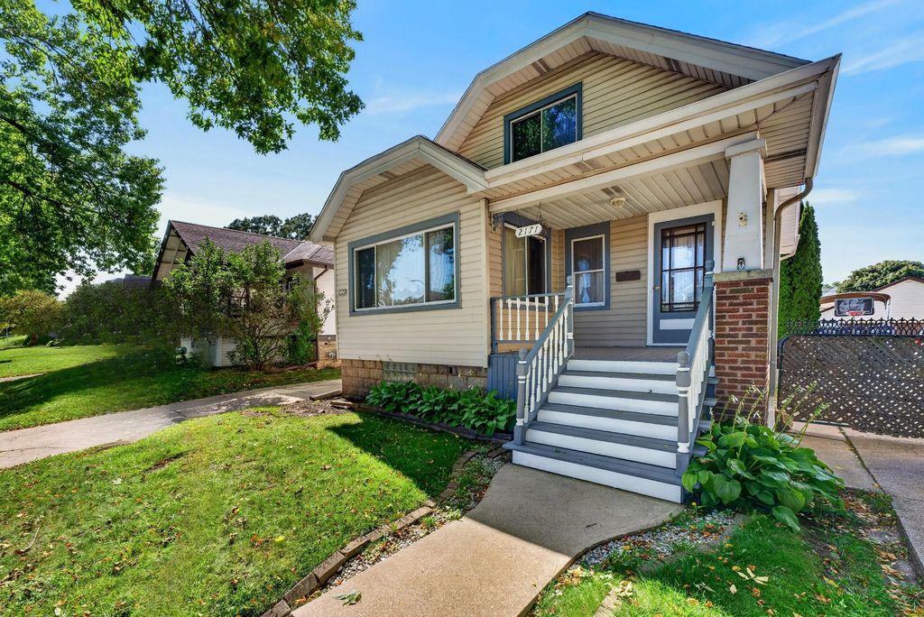 2171 S 79th St 2173, West Allis