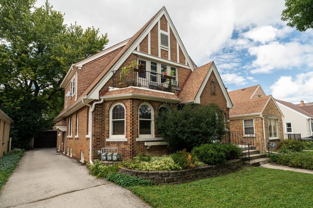 2635 N 68th St 2637, Wauwatosa