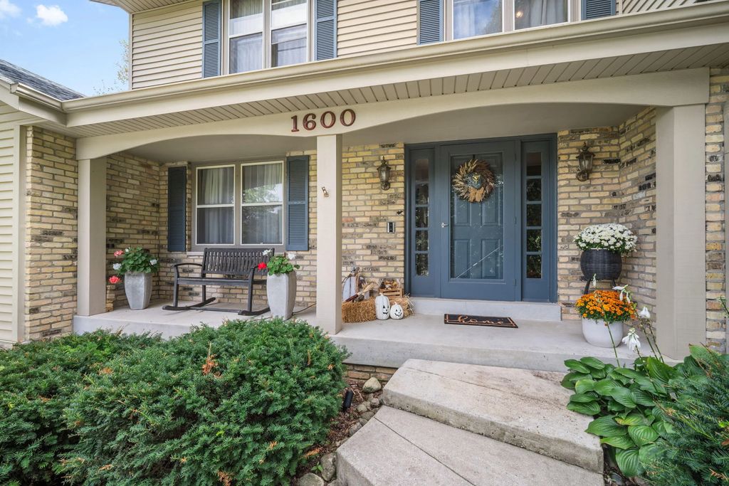 1600 Constitution Dr, Brookfield
