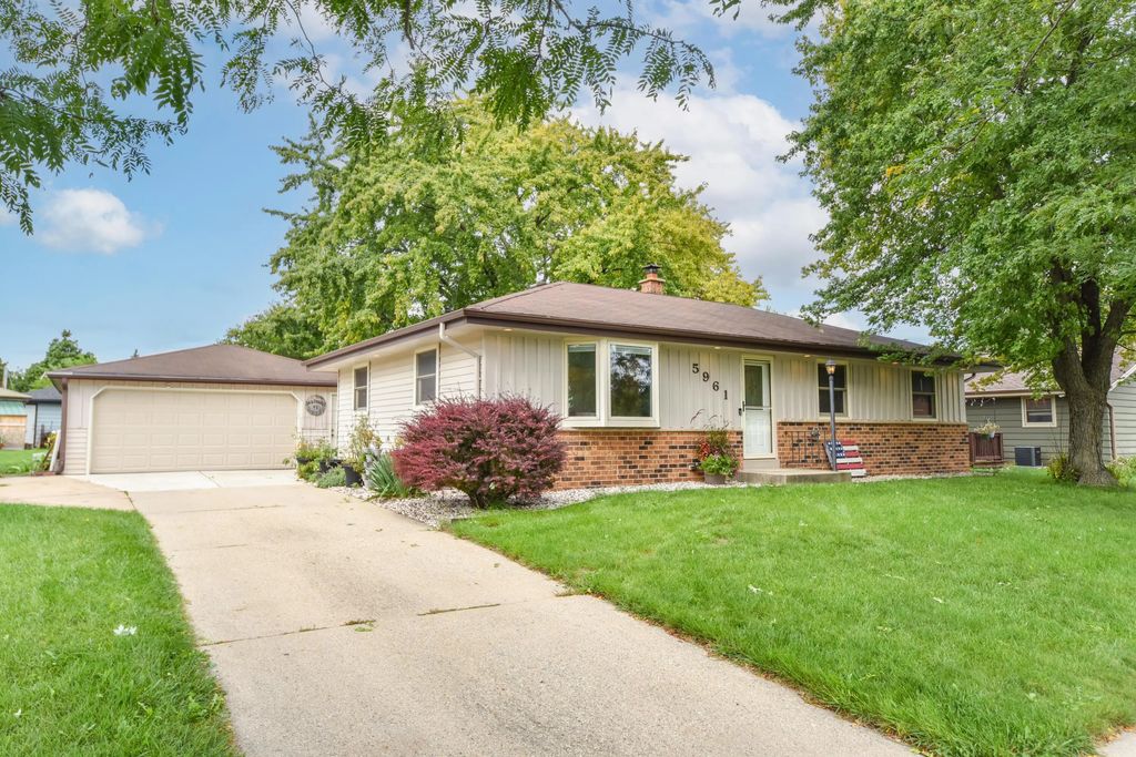 5961 N 121st St, Milwaukee