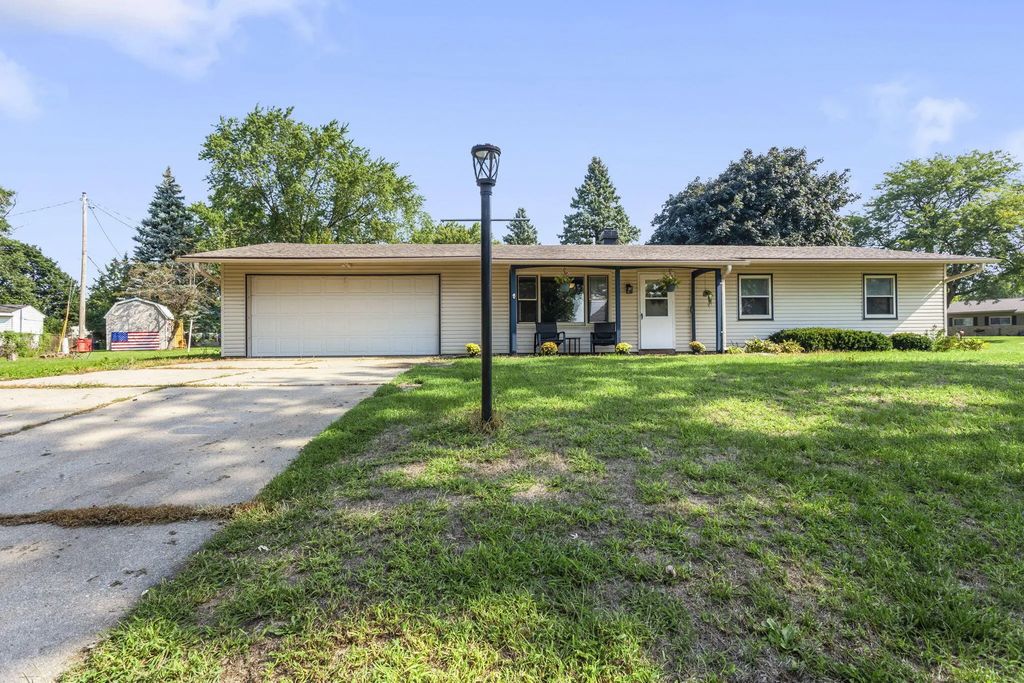 891 E Daffodil St, Beloit