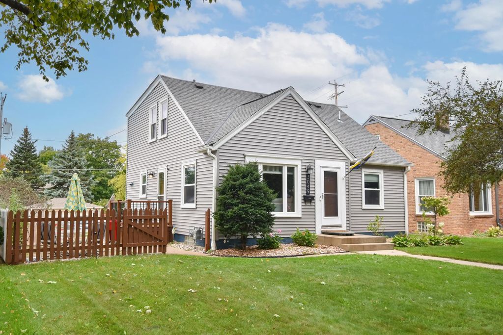 3049 N 90th St, Milwaukee
