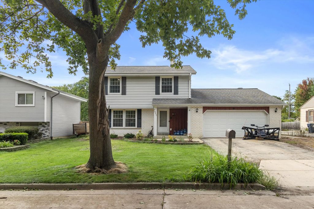 7053 N 45th St, Milwaukee