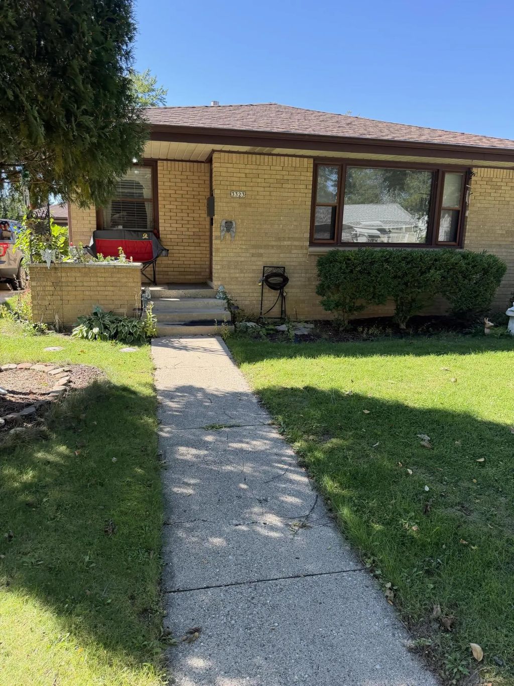 3323 S 69th St, Milwaukee