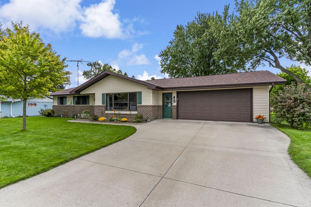 1103 North Ave, Lomira