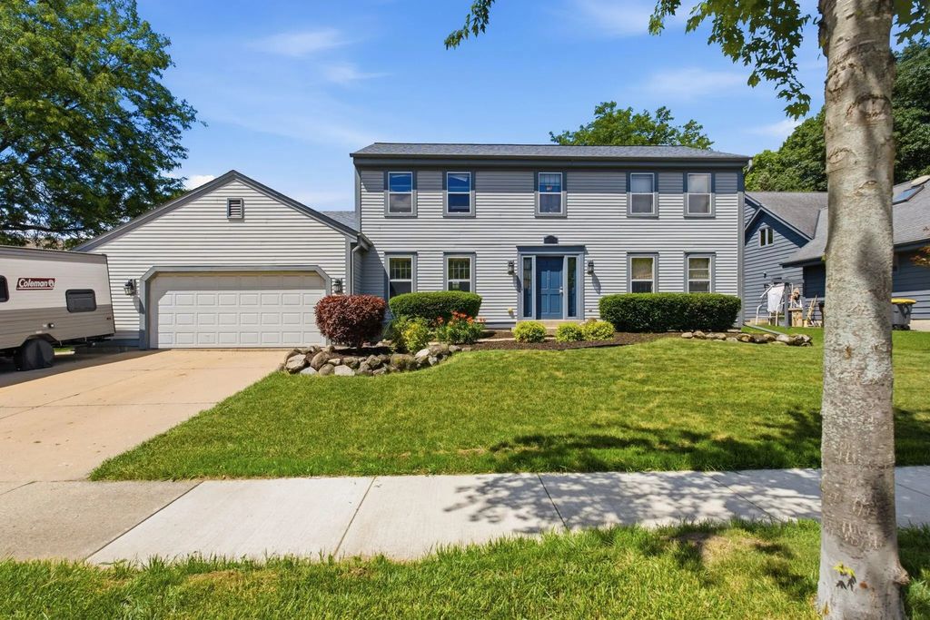 1232 Cavalier Dr, Waukesha