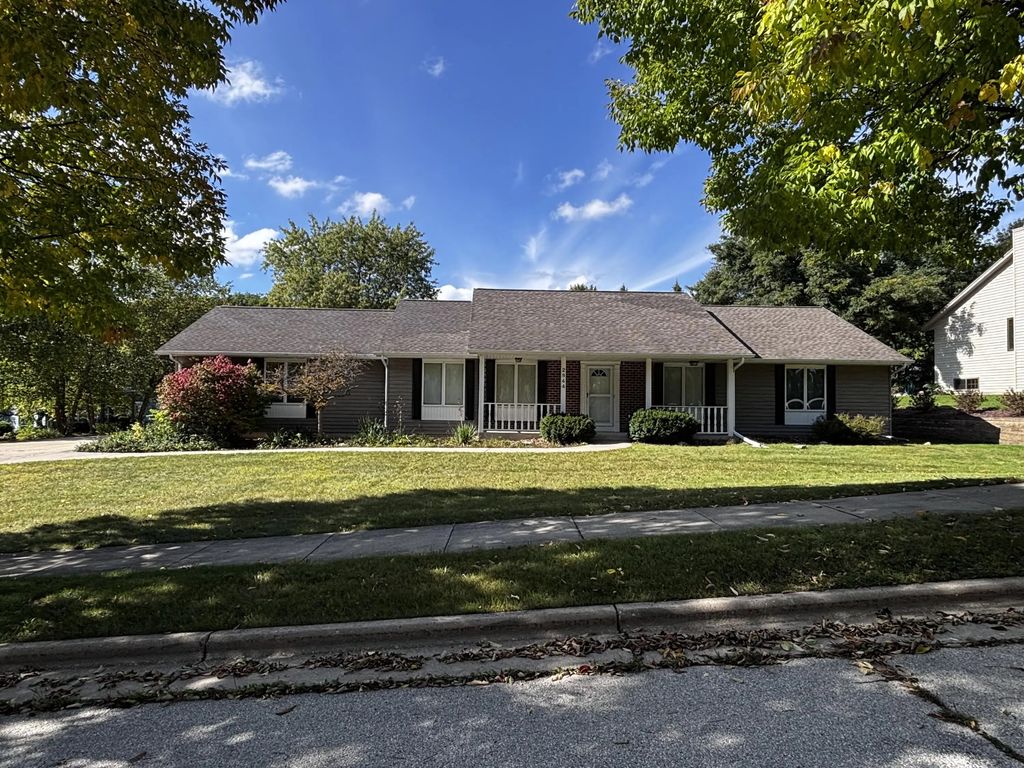 2844 Apache Pass, Waukesha