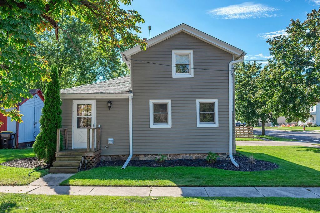 823 11th Ave, Union Grove