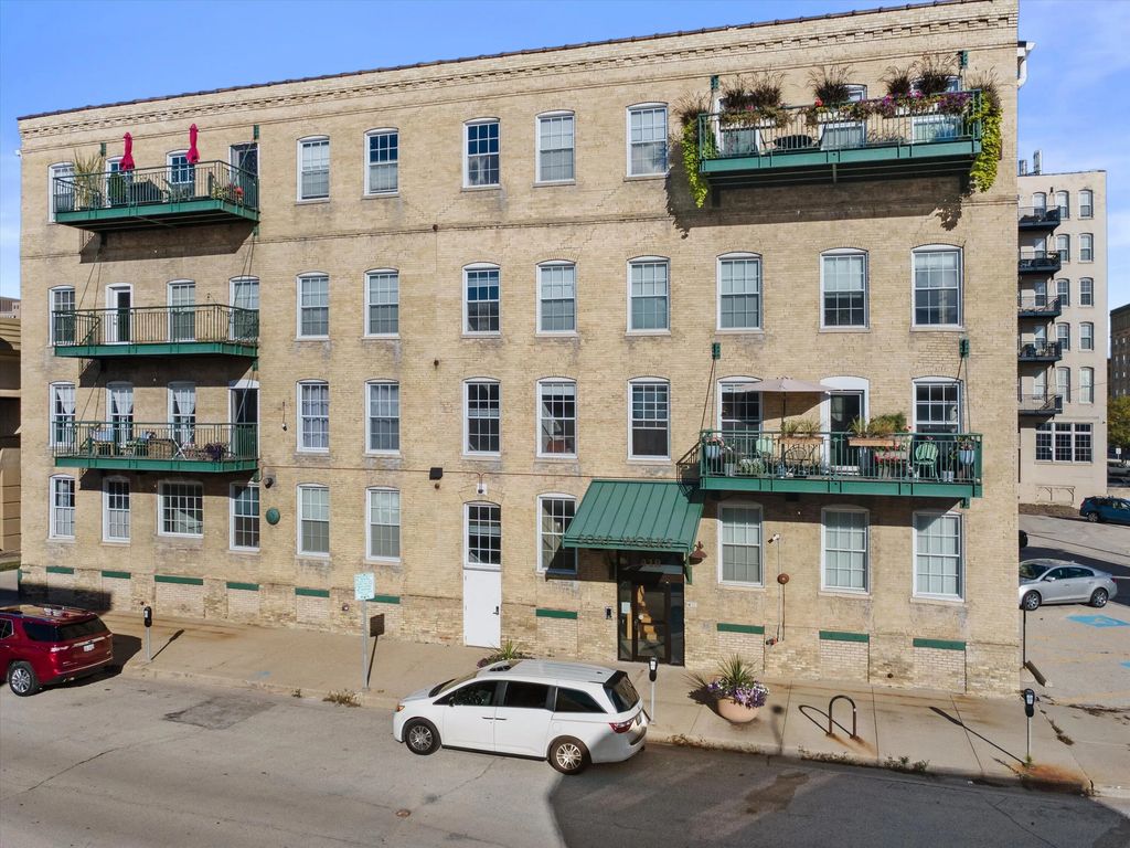 418 N 3rd St 260, Milwaukee