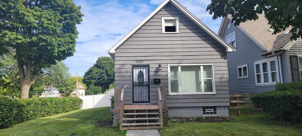 2880 N 52nd St, Milwaukee