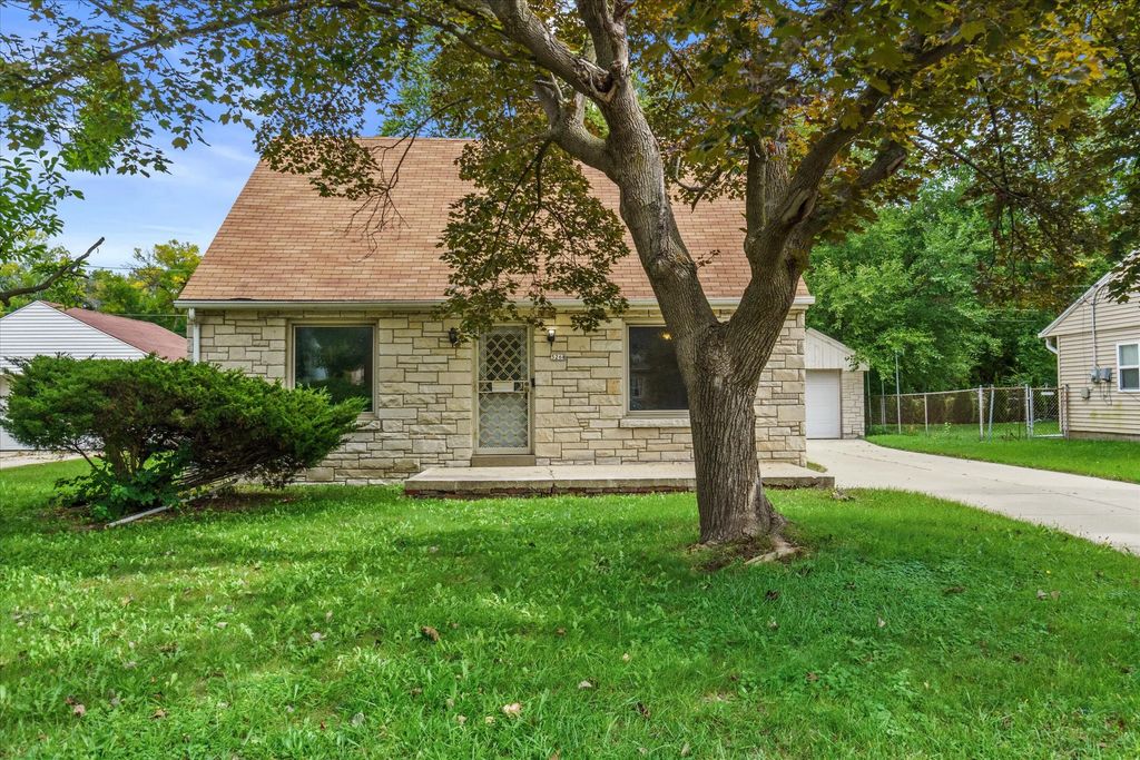 5268 N 60th St, Milwaukee