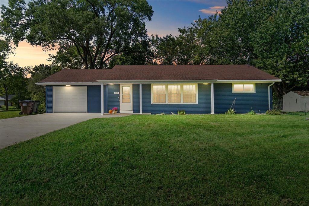 1515 S Sunny Slope Rd, New Berlin