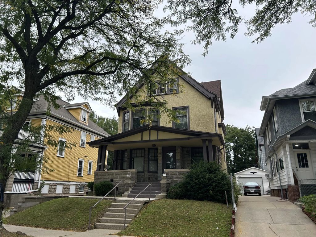 3601 W Highland Blvd 1, Milwaukee