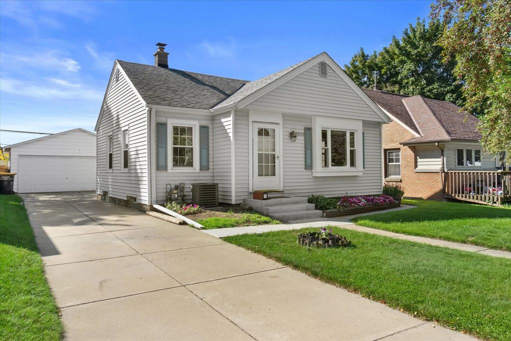 10533 W Everett Cir, West Allis
