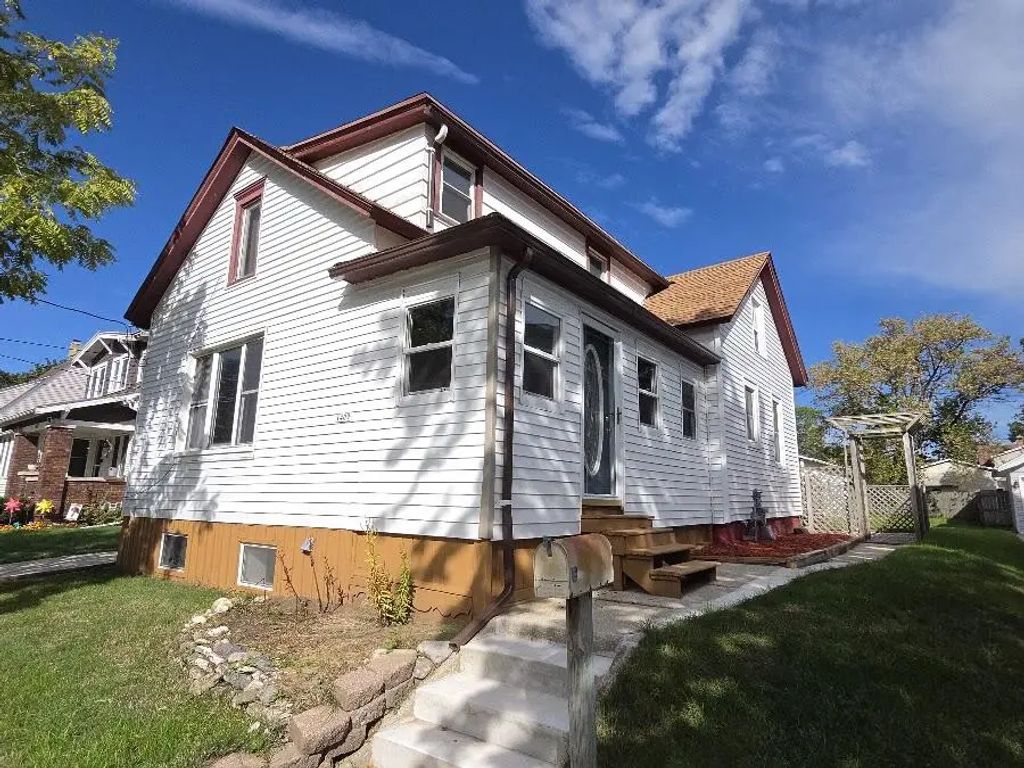 1409 S 16th St, Manitowoc