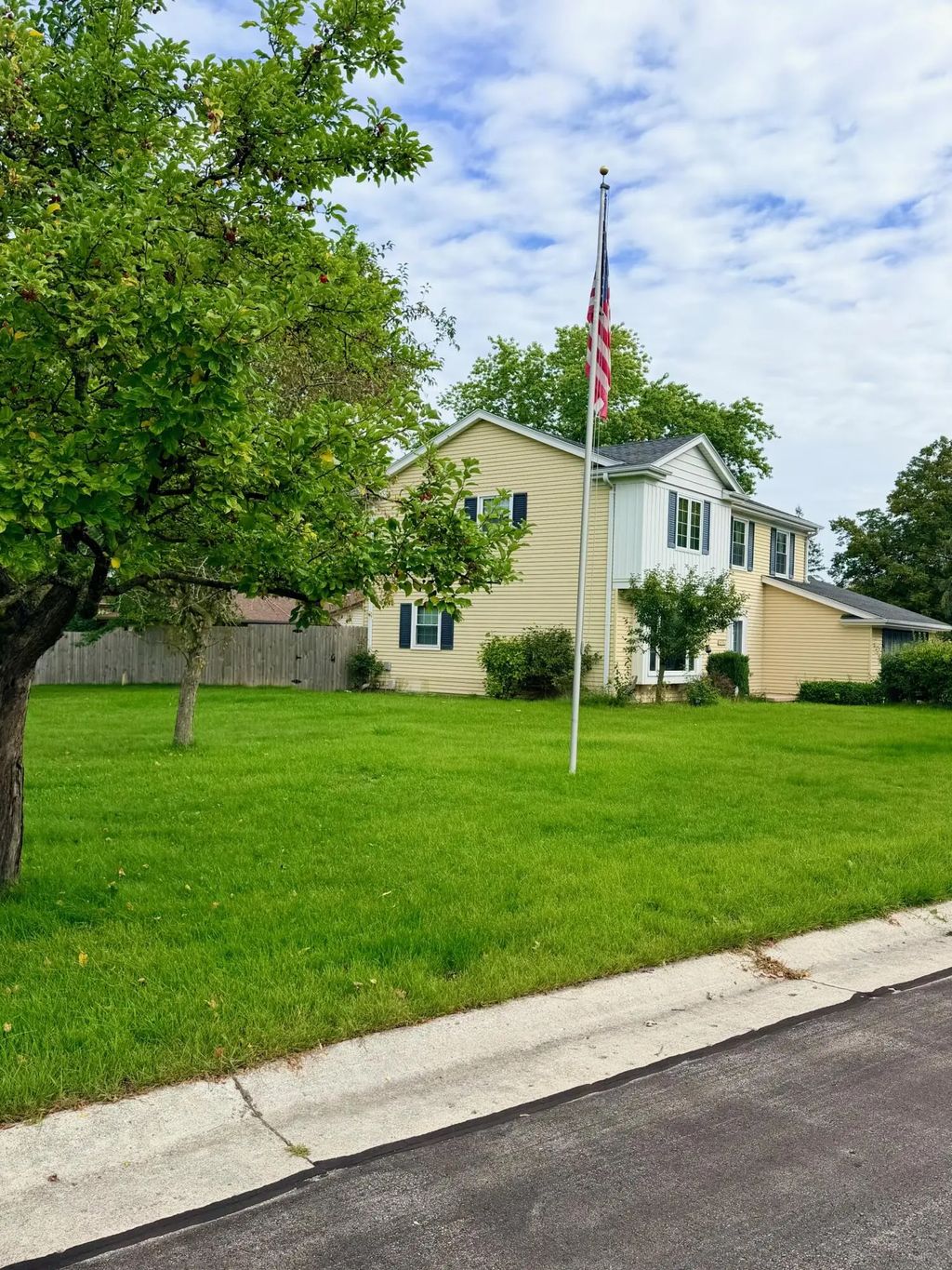 N104w16800 Thornapple Row, Germantown
