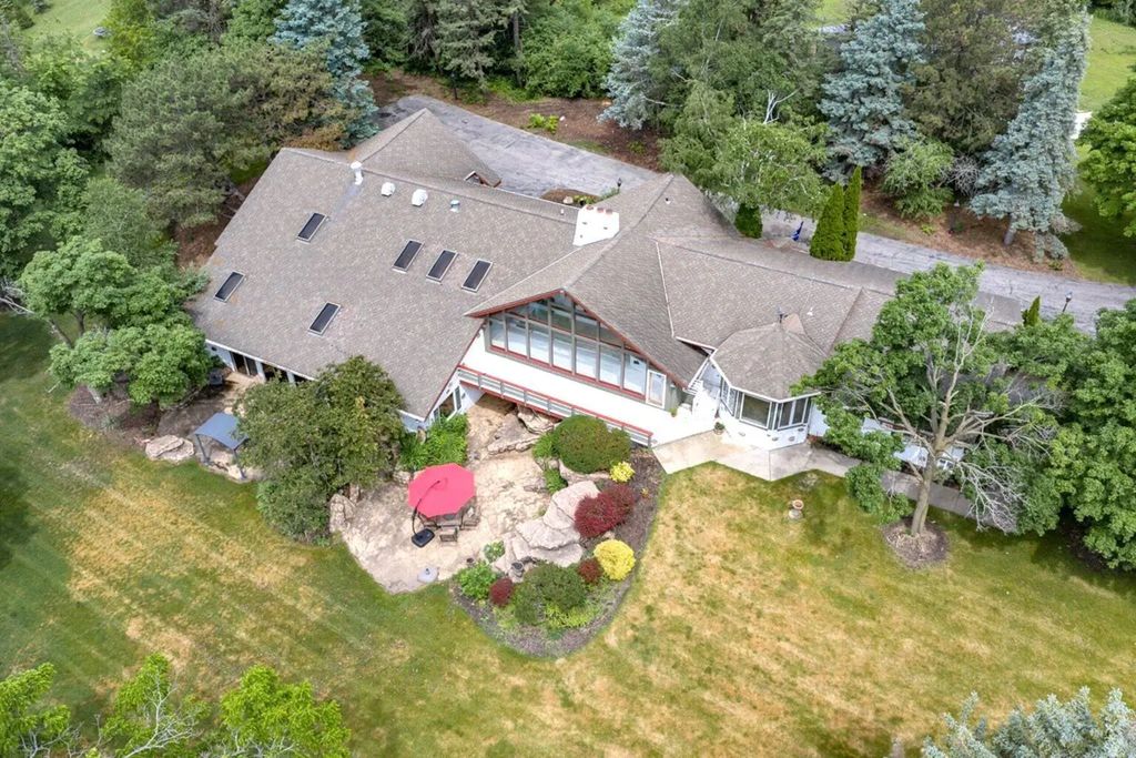 W215n5353 Ada Ct, Menomonee Falls