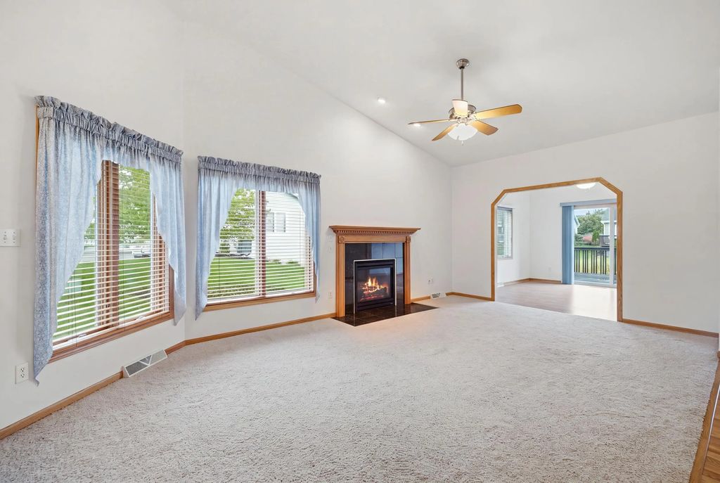 W206n16187 Stonebrook Dr, Jackson