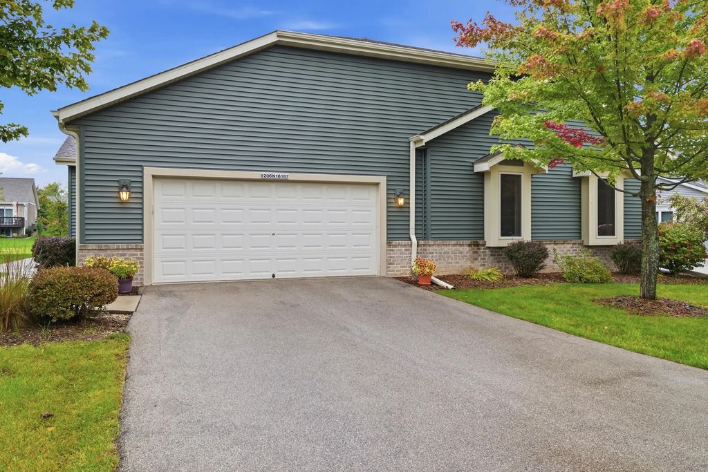 W206n16187 Stonebrook Dr, Jackson