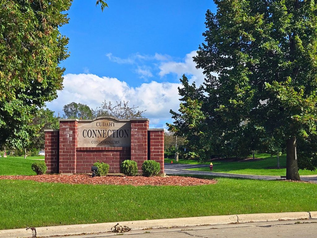 6000 S Buckhorn Ave 302, Cudahy