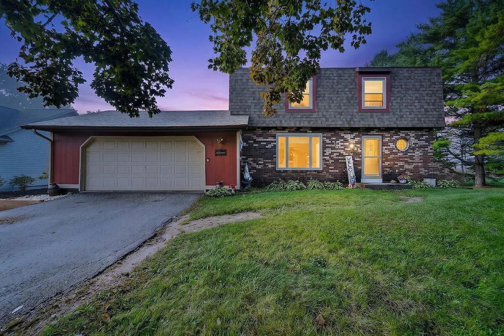 8323 10 Pl, Somers