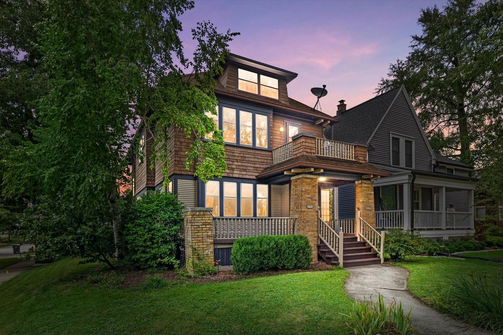 2000 E Kensington Blvd 2002, Shorewood