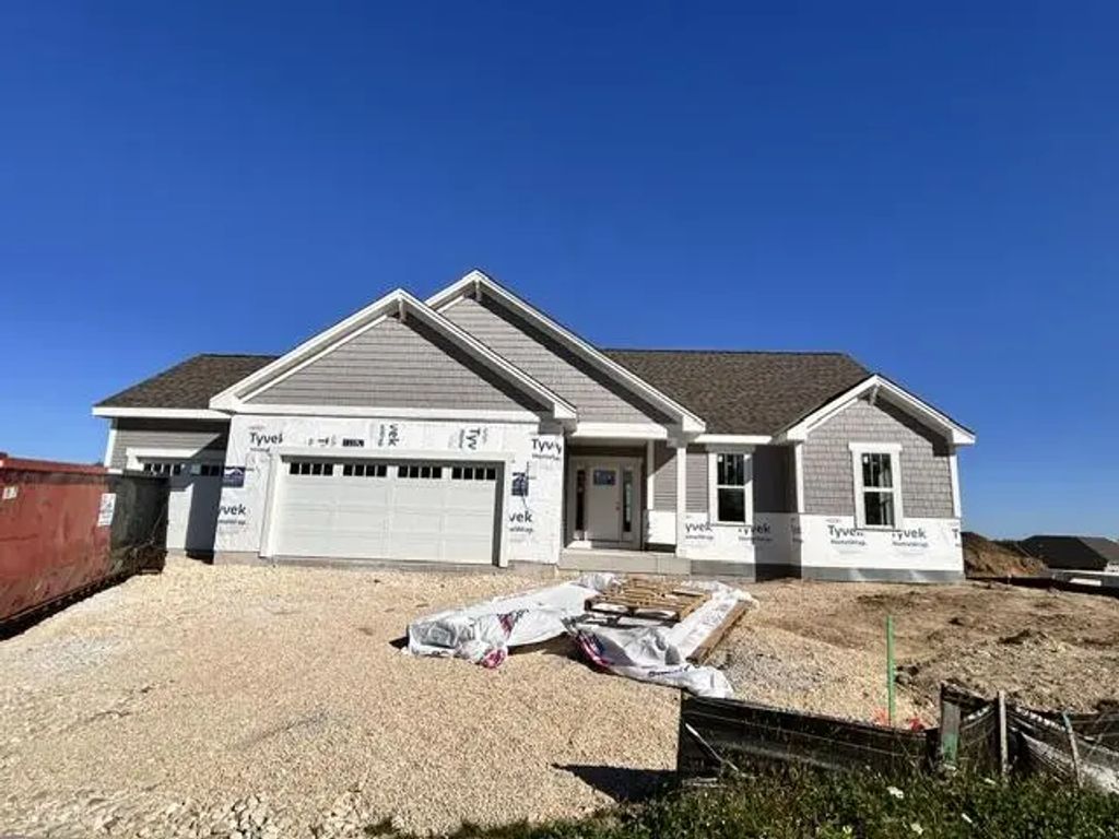 302 Bayberry Ln, Grafton