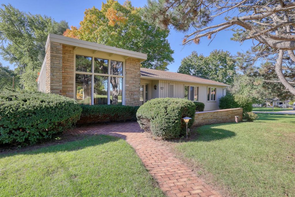12555 Laurel Ln, Elm Grove