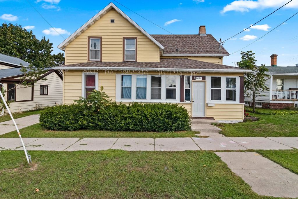 1606 20th St, Two Rivers