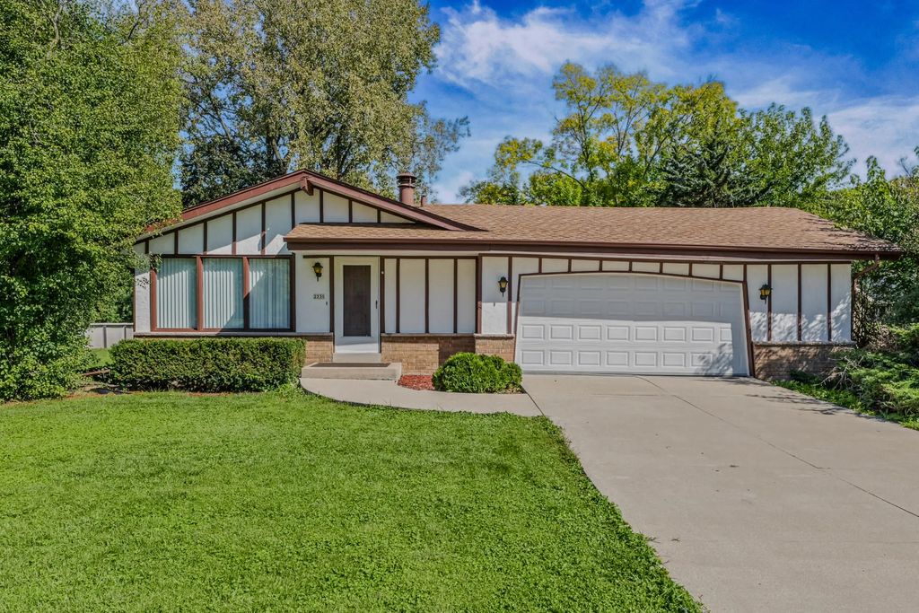 2330 S Brookside Pkwy, New Berlin