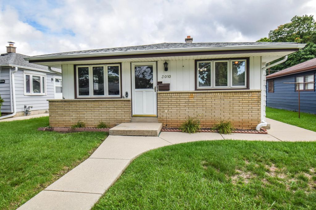 3010 S 96th St, West Allis