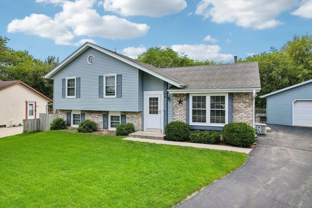 9329 W Fairlane Ct, Milwaukee
