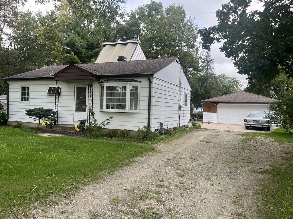 1224 E Alan Rd, Oak Creek