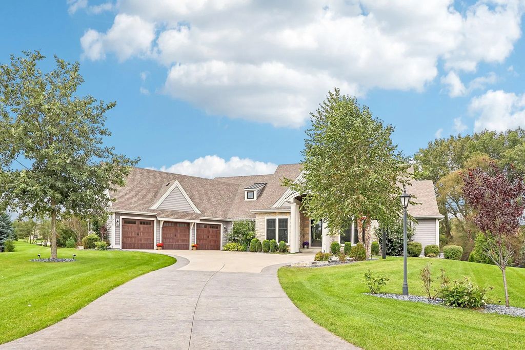W248n2175 Kettle Cove Ct, Pewaukee