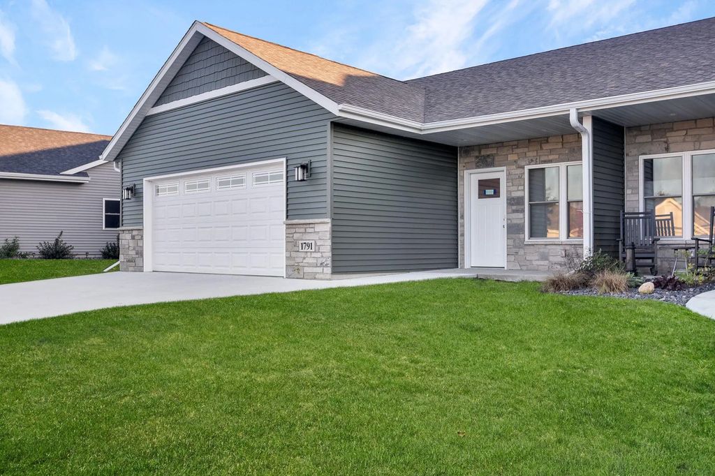 1791 Edgewood Rd 11, Kewaskum