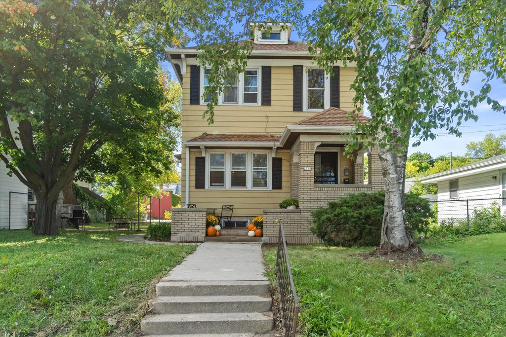 2715 N Humboldt Blvd, Milwaukee