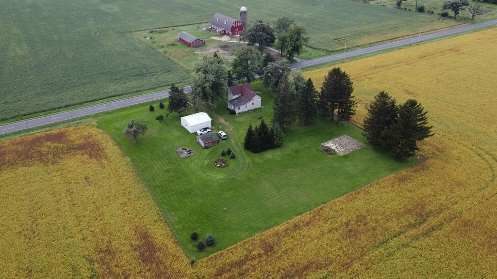 W6738 Stateline Rd Rd, Walworth
